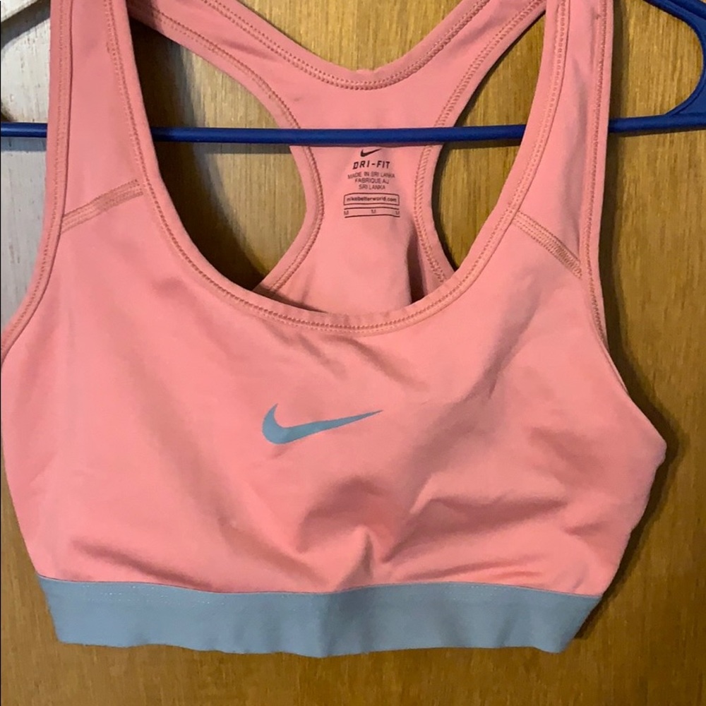 light pink
M
white little stain,  no holes or rips